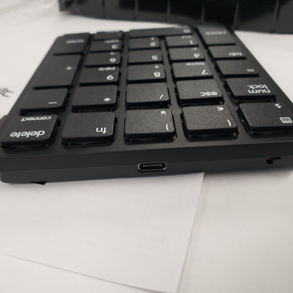 Bluetooth Number Pad Wireless Numeric Keypad Numpad 26 Keys Portable Mini Financ - Picture 2 of 6
